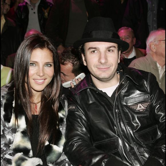 Arrivé dans le hall de son hôtel, il aperçoit sa compagne au bras du producteur de son film. "Ils se font un smack", raconte-t-il. Deux heures après, il reprend l'avion, seul. Le couple se sépare officiellement en mai 2006. 

Elsa Pataky et Michael Youn - championnat du monde wba des poids mouche a Bercy Agence / Bestimage