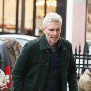 Denis Brogniart lors des obsèques de Jean-Luc Petitrenaud en l'église Saint-Pierre-du-Gros-Caillou à Paris, le 17 janvier 2025.
© Christophe Clovis/Bestimage