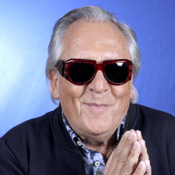 Gilbert Montagne pose pour notre photographe à Paris, France le 30 septembre 2025 .Photo par VIM/ABACAPRESS.COM