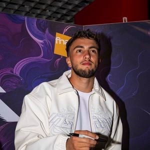 Inoxtag en séance de dédicace pour le tome 2 de son manga "Instinct" co-écrit avec Charles Compain, dessinateur, et Basile Monnot, réalisateur à La Fnac des Ternes à Paris le 20 novembre 2025. © Vincenzo Arnone/Bestimage