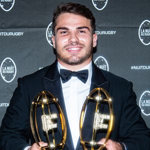 Antoine Dupont a été élu meilleur joueur de la saison du Top 14 - Soirée de la 20ème édition de la Nuit du Rugby à Paris.
Baptiste Autissier / Panoramic / Bestimage