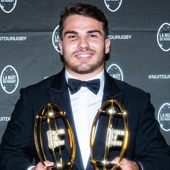 Antoine Dupont a été élu meilleur joueur de la saison du Top 14 - Soirée de la 20ème édition de la Nuit du Rugby à Paris.
Baptiste Autissier / Panoramic / Bestimage
