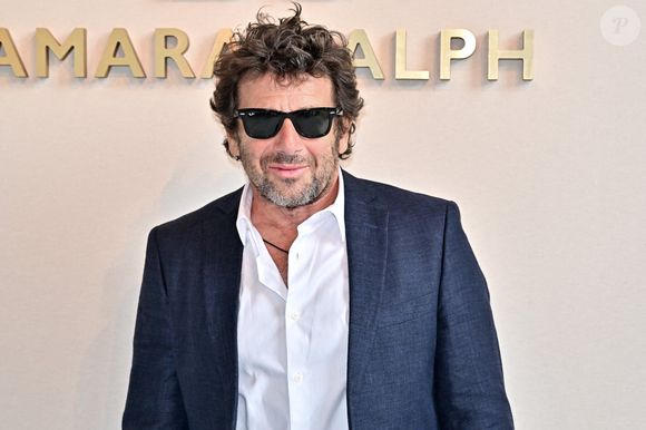 Patrick Bruel avait des liens forts avec sa belle-soeur, Emmanuelle Béart.

Patrick Bruel au défilé Tamara Ralph dans le cadre de la Semaine de la Haute Couture à Paris, France, le 7 juillet 2025. Photo by Julien Reynaud/APS-Medias/ABACAPRESS.COM