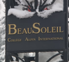 Le Collège Alpin International Beau Soleil en Suisse s'impose comme l'un des internats les plus sélectifs et onéreux du globe. Charlotte Gainsbourg y a notamment fait sa scolarité.