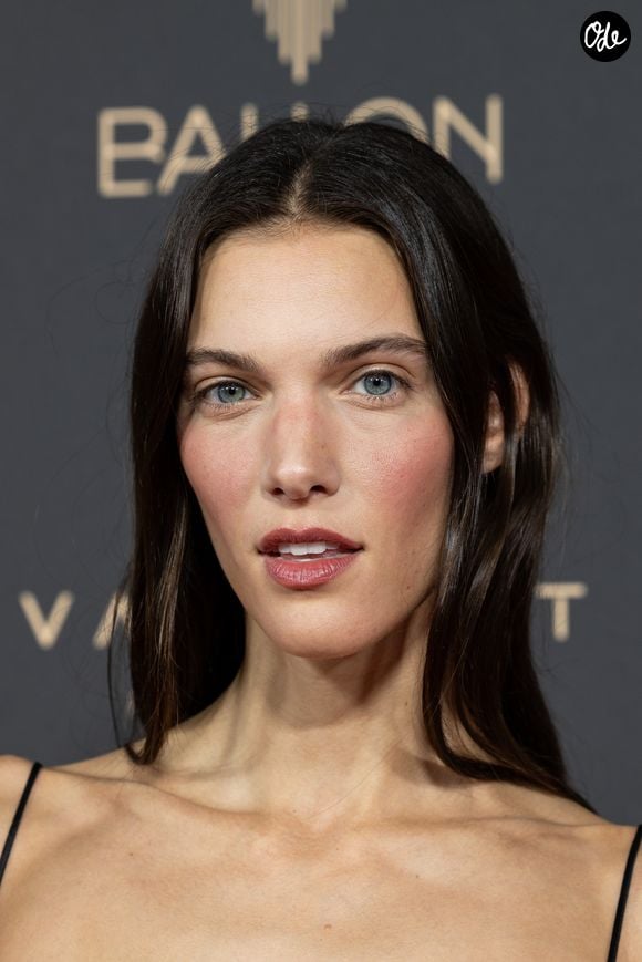 Charlotte Cardin au photocall de la 69ème cérémonie du Ballon D'Or 2025 au théâtre du Châtelet à Paris. 

© Cyril Moreau/Bestimage