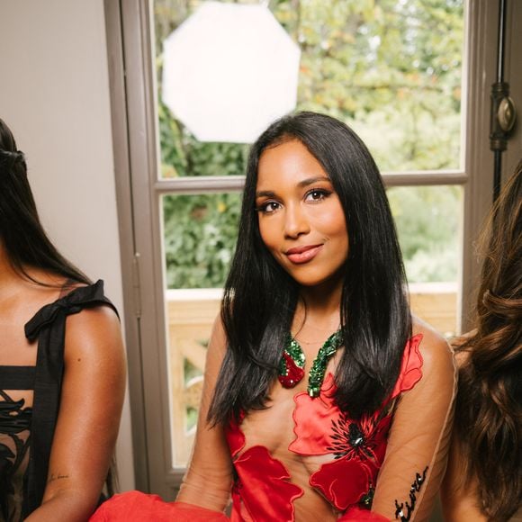 Dans son message, elle reconnaît également vouloir réfléchir à une autre manière d’utiliser les réseaux sociaux.

Clemence Botino au front row du défilé de mode Yanina Couture Collection Haute Couture Automne/Hiver 2026-2027 lors de la Fashion Week de Paris (PFW) au Pavillon Gabriel, France, le 7 juillet 2026. © Sam Delpech/Bestimage