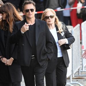 David Hallyday et sa femme Alexandra Pastor , Sylvie Vartan - Obsèques de Nathalie Baye en l'église Saint-Sulpice à Paris le 23 avril 2026. Clement Prioli / Bestimage