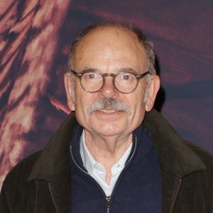 Il mène une vie simple et apprécie particulièrement les promenades dans Paris pour observer la ville.

Jean-Pierre Darroussin - Avant-première du film "L'Homme qui rétrécit" au cinéma le Grand Rex à Paris le 6 octobre 2025. © Coadic Guirec/Bestimage