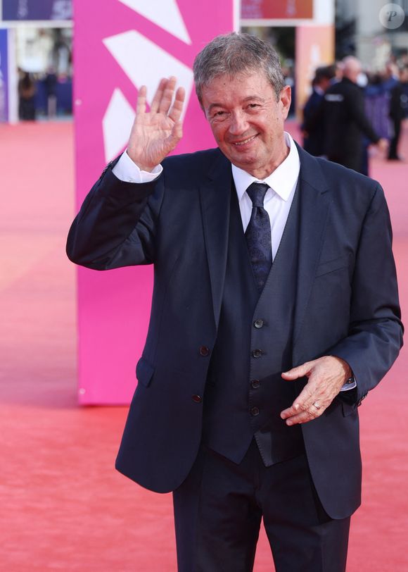 Lucien, pourtant doué pour le jeu, a choisi de devenir infirmier aux urgences.

Frederic Bouraly - Arrivées à la cérémonie de clôture lors du 51éme Festival du Cinema Américain de Deauville le 13 septembre 2025.

© Denis Guignebourg / Bestimage