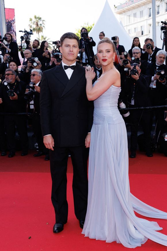 Colin Jost et sa femme Scarlett Johansson - Montée des marches du film « Vie privée » lors du 78ème Festival International du Film de Cannes, au Palais des Festivals à Cannes. Le 20 mai 2025
© Jacovides-Moreau / Bestimage