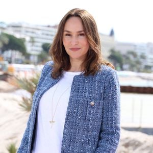 Vanessa Demouy - Photocall de "Ici tout commence" lors du 7ème festival international Canneséries à Cannes, le 6 avril 2024. 
© Denis Guignebourg / Bestimage