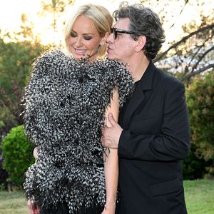 mais, récemment, la compagne de Marc Lavoine a décidé de passer à la coupe très courte à la garçonne. 

Marc Lavoine et sa compagne Adriana Karembeu - 11ème édition du Gala de charité de Patrick Mouratoglou à la Mouratoglou Academy & Resort à Biot le 21 juin 2025. © Bruno Bebert/Bestimage