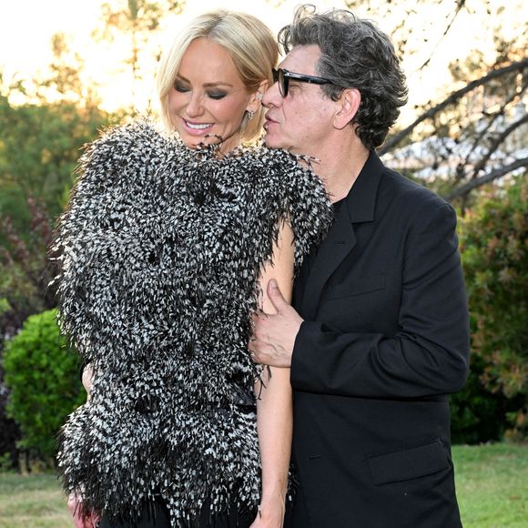 mais, récemment, la compagne de Marc Lavoine a décidé de passer à la coupe très courte à la garçonne. 

Marc Lavoine et sa compagne Adriana Karembeu - 11ème édition du Gala de charité de Patrick Mouratoglou à la Mouratoglou Academy & Resort à Biot le 21 juin 2025. © Bruno Bebert/Bestimage