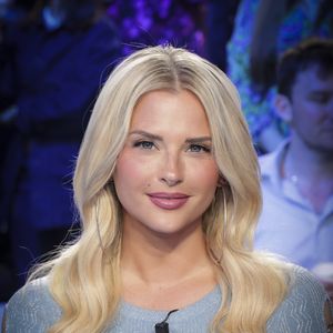 On ignore encore si elle sera ou non de la partie aux côtés de Cyril Hanouna dans son émission Tout beau, tout 9, soit TBT9.

Exclusif - Kelly Vedovelli sur le plateau de l’émission « TPMP » présentée par C.Hanouna et diffusée en direct sur C8, à Paris, France. © Jack Tribeca / Bestimage