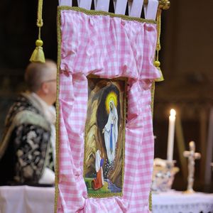 Un animateur emblématique a fait le déplacement

Messe commémorative pour l'actrice française Brigitte Bardot à l'église Saint-Roch à Paris, le 28 janvier 2026. Photo par Nasser Berzane/ABACAPRESS.COM
