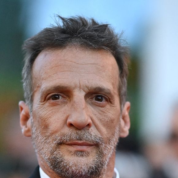 Le ciel est littéralement tombé sur la tête de Mathieu Kassovitz lors d'une interview accordée à "Brut".

Megalopolis Tapis rouge -Festival de Cannes. CANNES, FRANCE - Mathieu Kassovitz assiste au tapis rouge de Megalopolis lors du Festival de Cannes au Palais des Festivals à Cannes, France. Photo by Franck Castel/ABACAPRESS.COM