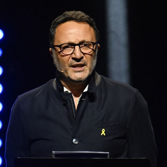 Arthur (Jacques Essebag) lors de la soirée hommage "7 octobre - 2 ans après" en mémoire des victimes du 7 octobre et en soutien aux otages du Hamas à la salle Pleyel à Paris le 5 octobre 2025.

© Lionel Urman / Bestimage