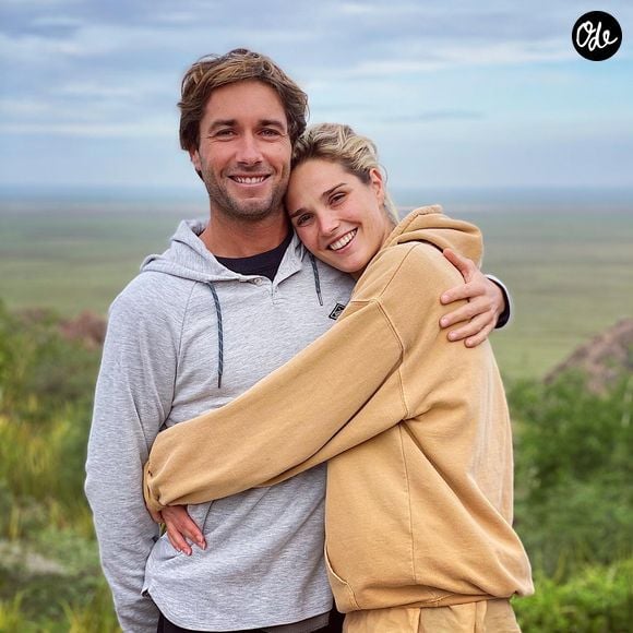 Mais elle s'est relevé de cette épreuve et a fait la rencontre de Romain Laulhé, ex-champion de surf.
Camille Lou et son amoureux le sportif Romain Laulhe, fous amoureux sur Instagram.