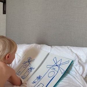 "Cyril a tourné plusieurs mois chez lui pendant le confinement avec Tous en cuisine. Et il a envie d'avoir un peu de calme chez lui, surtout avec un enfant en bas âge"

Léo, le fils de Cyril Lignac immortalisé sur Instagram (Capture d'écran).