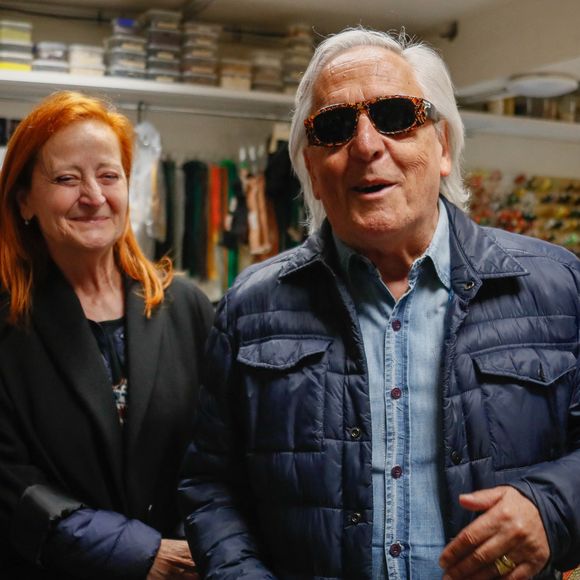 Une situation familiale atypique, mais parfaitement assumée et épanouie.

Gilbert Montagné et sa femme Nikole - Gilbert Montagné assite à une représentation spéciale du spectacle "Le Roi Lion" audiodécrite à destination des malvoyants au théâtre Mogador à Paris, France, le 07 juin 2025. © Christophe Clovis / Bestimage