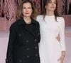 Elle pratique le yoga du rire au quotidien.

Carole Bouquet et Charlotte Casiraghi - Défilé de Mode Chanel - Front Row, Collection Haute Couture Printemps/Été 2026, dans le cadre de la Fashion Week de Paris, France, le 27 Janvier 2026.

© Bertrand Rindoff / Bestimage