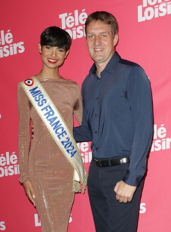 Eve Gilles, Miss France 2024 et Frédéric Gilbert - Photocall de la soirée "Télé Loisirs Awards 2024" aux Jardins du Pont-Neuf à Paris le 23 septembre 2024. © Coadic Guirec/Bestimage