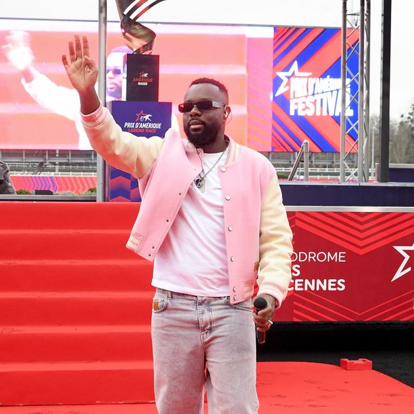Show de de Gims lors du 105ème Prix d'Amérique à l'Hippodrome de Vincennes le 25 janvier 2026. © Lionel Urman/Bestimage