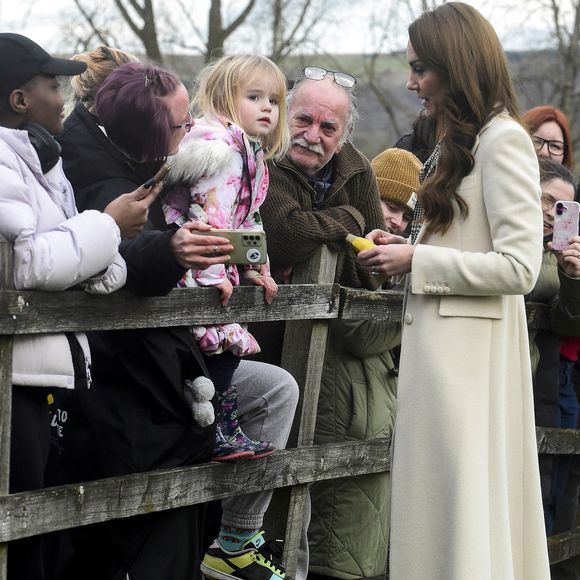 Catherine (Kate) Middleton, princesse de Galles visite Corgi, un fabricant de textiles familial spécialisé dans la production de chaussettes et de tricots, le 30 janvier 2025 à Ammanford, au Pays de Galles, au Royaume-Uni, le 30 janvier 2025.Julien Burton / Bestimage