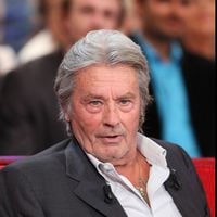 Alain Delon père d'un 4ème enfant ? La justice prend une décision qui change tout pour les proches d'Ari Boulogne et l'héritage