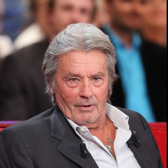 La justice a rendu son verdict concernant Alain Delon et Ari Boulogne.

Alain Delon lors de l'enregistrement de l'émission "Vivement Dimanche".  © Guillaume Gaffiot/Bestimage