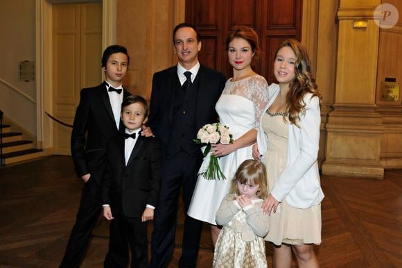 Emilie Dequenne et Michel Ferracci se sont mariés en 2014

Exclusif - Emilie Dequenne, sa fille Milla, 12 ans, son époux Michel Ferracci, et ses deux fils Enzo, 13 ans, et Maël, 8 ans - Mariage de Michel Ferracci et Emilie Dequenne à la mairie du 10ème arrondissement, le samedi 11 octobre 2014 à Paris.
