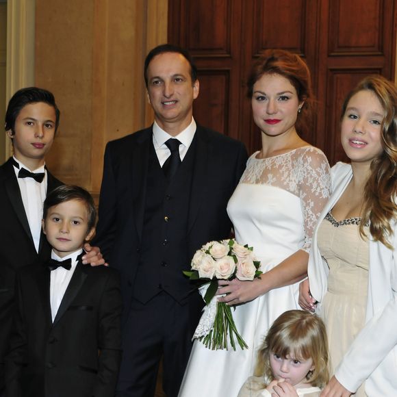 Emilie Dequenne et Michel Ferracci se sont mariés en 2014

Exclusif - Emilie Dequenne, sa fille Milla, 12 ans, son époux Michel Ferracci, et ses deux fils Enzo, 13 ans, et Maël, 8 ans - Mariage de Michel Ferracci et Emilie Dequenne à la mairie du 10ème arrondissement, le samedi 11 octobre 2014 à Paris.