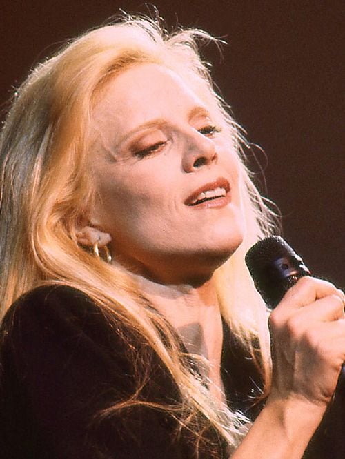 Sylvie Vartan n'a pas tenu son engagement et se lance dans une nouvelle aventure inespérée