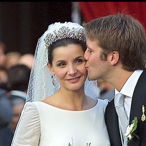 Bien que l'artiste ne soit pas issue d'une famille aristocratique, ils ont pu se marier en 2003

Mariage de Clotilde Courau et Emmanuel-Philibert de Savoie à Rome. LAPRESSE / BESTIMAGE