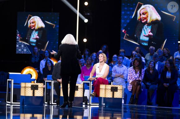 Exclusif - Lorie (Laure Pester) et Michèle Torr lors de l'enregistrement de l'émission "La Boîte à secrets", présentée par F.Bollaert et diffusée le 3 octobre 2025 sur France 3, dans les studios du Lendit à Saint-Denis, Seine Saint-Denis, France, le 9 septembre 2025. © Pierre Perusseau/Bestimage