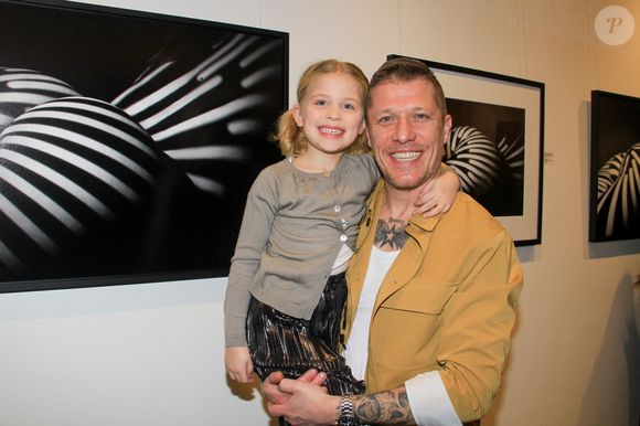 Semi-Exclusif - Jean-Edouard Lipa et sa fille Victoire - Vernissage de la première exposition de photographies "In the shadow of the moon" de Jean-Edouard Lipa à la galerie Deux6 à Paris le 7 novembre 2023.

© Philippe Baldini / Bestimage
