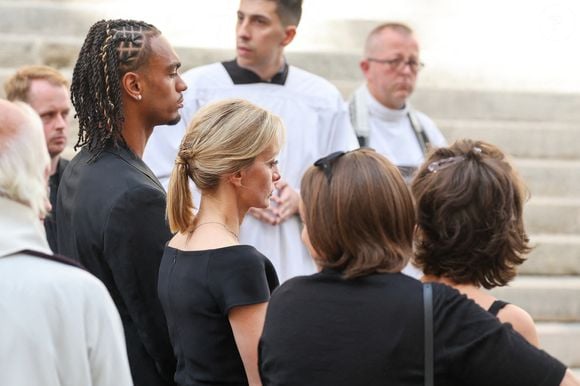 Ninon Ardisson, Manon Ardisson, Audrey Crespo-Mara et son fils Sékou - Sorties des obsèques de Thierry Ardisson en l’église Saint-Roch de Paris, France, le 17 juillet 2025. © Clovis-Jacovides/Bestimage