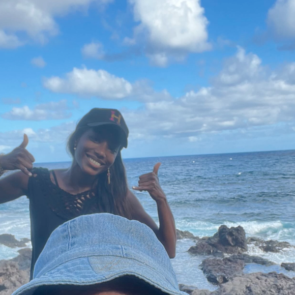 L'ancien joueur de tennis a récemment publié des photos de lui avec sa compagne et leur enfant sur Instagram

Yannick Noah profite du soleil aux côtés de sa jeune compagne et de leur petite fille.
Crédit : Instagram/yannicknoah