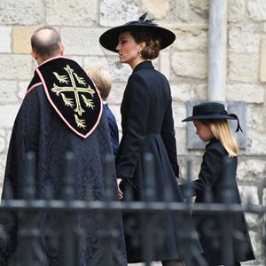 Catherine (Kate) Middleton, princesse de Galles (robe Alexander McQueen), La princesse Charlotte de Galles - Arrivées au service funéraire à l'Abbaye de Westminster pour les funérailles d'Etat de la reine Elizabeth II d'Angleterre. Le sermon est délivré par l'archevêque de Canterbury Justin Welby (chef spirituel de l'Eglise anglicane) au côté du doyen de Westminster David Hoyle. Londres, le 19 septembre 2022.