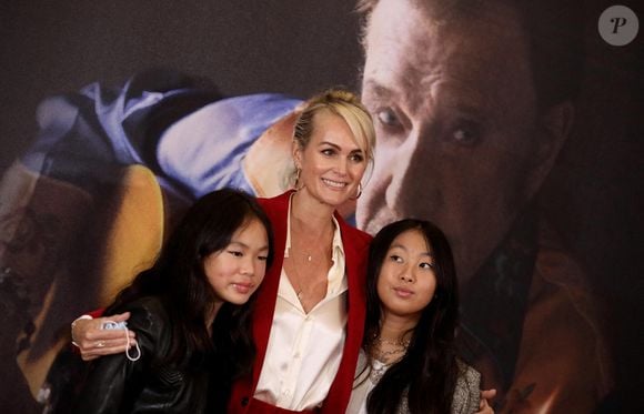 Laeticia Hallyday et ses filles Joy et Jade - Projection au Grand Rex à Paris des documentaires "Johnny USA" et "A nos promesses" à l'occasion de la Journée Spéciale Johnny, son rêve américain. Le 21 octobre 2020
© Jacovides-Moreau / Bestimage