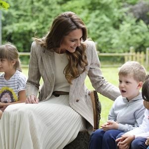 Très investie dans les sujets liés à la petite enfance, elle s’est dite admirative de cette école et de son fonctionnement.

Catherine (Kate) Middleton, princesse de Galles, visite l'école maternelle Salvador Allende à Reggio Emilia (Italie), lors de son voyage consacré à la petite enfance, le 14 mai 2026.
© GOFF / Bestimage
