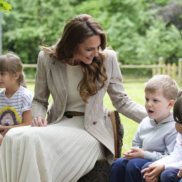 Très investie dans les sujets liés à la petite enfance, elle s’est dite admirative de cette école et de son fonctionnement.

Catherine (Kate) Middleton, princesse de Galles, visite l'école maternelle Salvador Allende à Reggio Emilia (Italie), lors de son voyage consacré à la petite enfance, le 14 mai 2026.
© GOFF / Bestimage