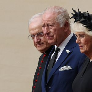 Le roi Charles III d'Angleterre et Camilla Parker Bowles, reine consort d'Angleterre, arrivent au Vatican à Rome, le 23 octobre 2025. © Marco Iacobucci/IPA via ZUMA Press / Bestimage