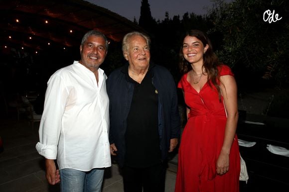 Exclusif - Patrick Pariente, Massimo Gargia, Kimberley Pariente lors de la soirée d'inauguration de l'Hôtel Lou Pinet et du restaurant Beefbar à Saint-Tropez le 11 juillet 2020. La soirée était organisée par Caroline Barclay pour la famille Pariente (fondateur de Naf Naf). L'occasion aussi de célébrer l'anniversaire de Jacqueline Veyssière, ancienne directrice des caves du roi pendant 30 ans

© Dominique Jacovides / Cyril Moreau / Bestimage