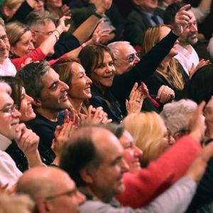 Le couple a été photographié en train de rire aux éclats aux côtés d'Ary Abittan.

Exclusif - Eclats de rire de Pascal Praud, sa compagne Catherine Bancarel et Ary Abittan, Nicole Coullier  - Célébrités au spectacle « Laurent Gerra se met à table ! », à savourer au Casino de Paris, à Paris, France, le 10 Décembre 2024. 

© Bertrand Rindoff / Bestimage