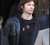 Et surtout à ceux qui ne comprennent pas qu'il puisse remonter sur scène après avoir tué Marie Trintignant 

Bertrand Cantat - Obsèques d'Alain Bashung à Saint-Germain-des-Prés  Guillaume Gaffiot/Bestimage