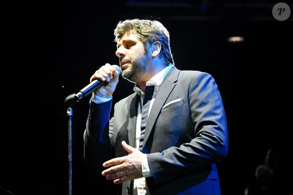 Patrick Fiori accompagné par l'orchestre Philarmonique de Nice durant le concert du 14 juillet 2018 à Nice en hommage aux victimes de l'attentat du 14 juillet 2016 suivi d'un laché de ballons et de l'allumage des 86 faisceaux lumineux depuis la Promenade des Anglais, symbolisant chacune des victimes. © Bruno Bebert/Bestimage