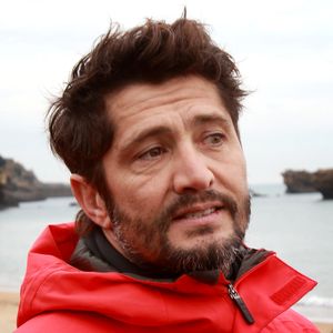 Semi-Exclusif - Bixente Lizarazu lance l'opération de nettoyage des plages océanes comme chaque année avant la saison estivale, le 19 Mars 2016. 
© Patrick Bernard- Christophe de Prada/ Bestimage