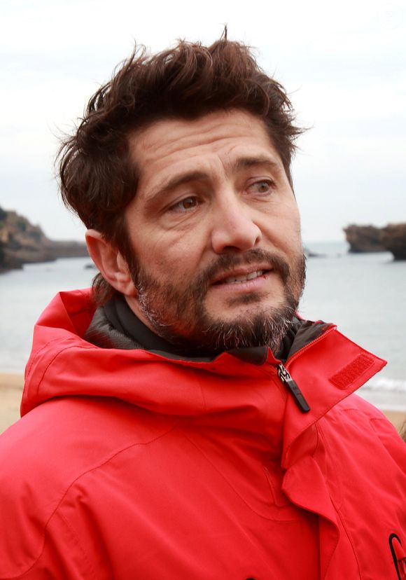 Semi-Exclusif - Bixente Lizarazu lance l'opération de nettoyage des plages océanes comme chaque année avant la saison estivale, le 19 Mars 2016. 
© Patrick Bernard- Christophe de Prada/ Bestimage