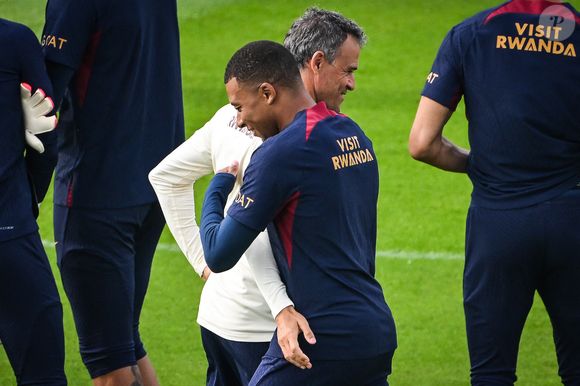 Kylian Mbappé et Luis Enrique avec le Paris Saint-Germain à Poissy, France. (Credit Image: ©  Matthieu Mirville/ZUMA Press Wire)